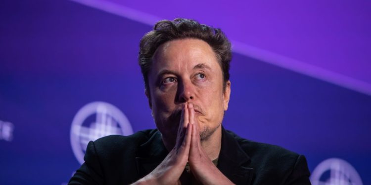 Elon Musk, 56 milyar dolarlık performans bonusu için bireysel yatırımcılardan oy bekliyor