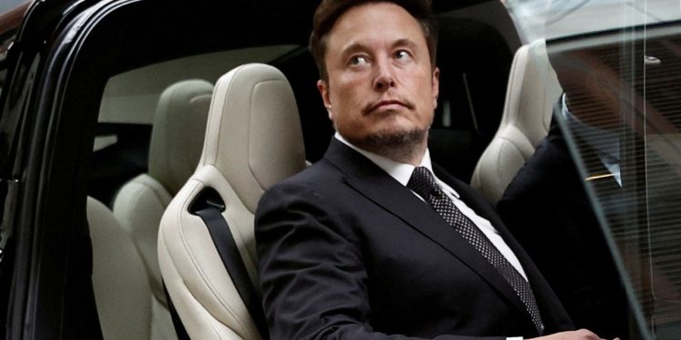 Tesla robotaksi lansmanını erteledi, %8 düştü