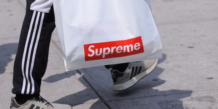 Ray-Ban’in sahibi EssilorLuxottica, Supreme’i satın alıyor