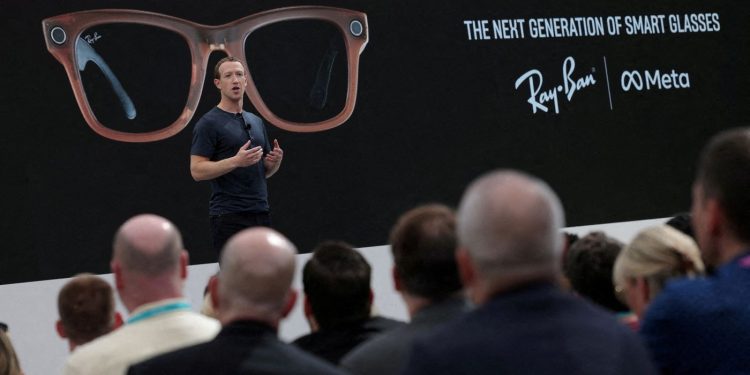 Meta CEO'su Mark Zuckerberg, Nisan 2023, Ray-Ban Meta tanıtım etkinliği. | Fotoğraf: Carlos Barria / Reuters