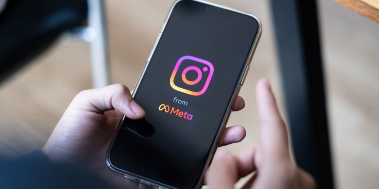 Instagram 210 saat sonra erişime açılıyor