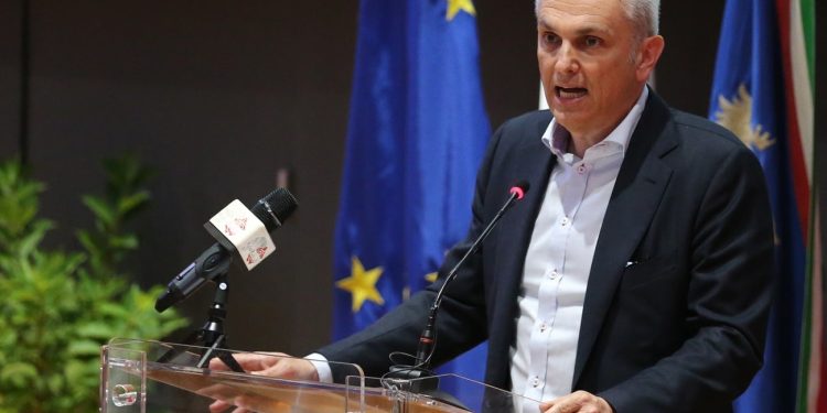 Luca Maestri | Marco Cantile/LightRocket/Getty Images