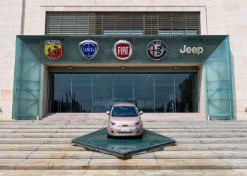 Hissedarlar, hisse fiyatını şişirdiği iddiasıyla Stellantis’e dava açtı