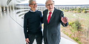 Warren Buffett ve Apple CEO'su Tim Cook.