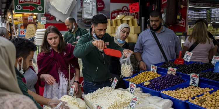 Moe Zoyari / Bloomberg